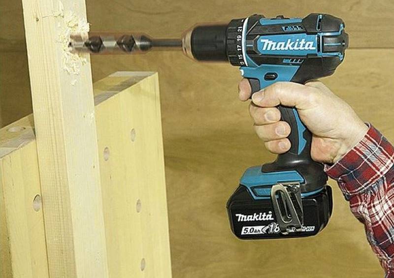 Máy khoan pin Makita DDF484RTE 18V