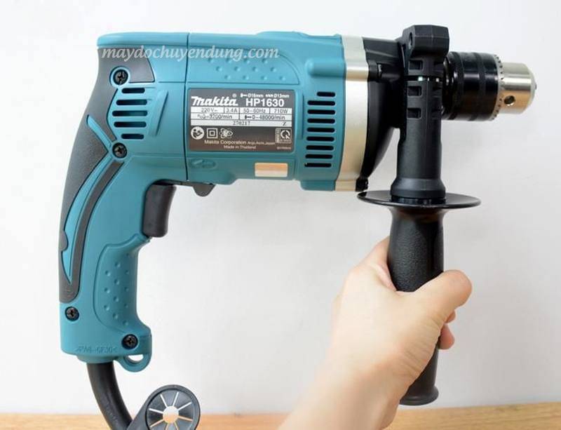 Makita HP1630 trang bị tay cầm phụ