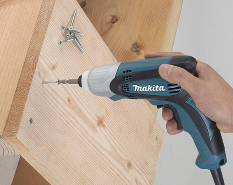 Máy vặn vít Makita TD0100