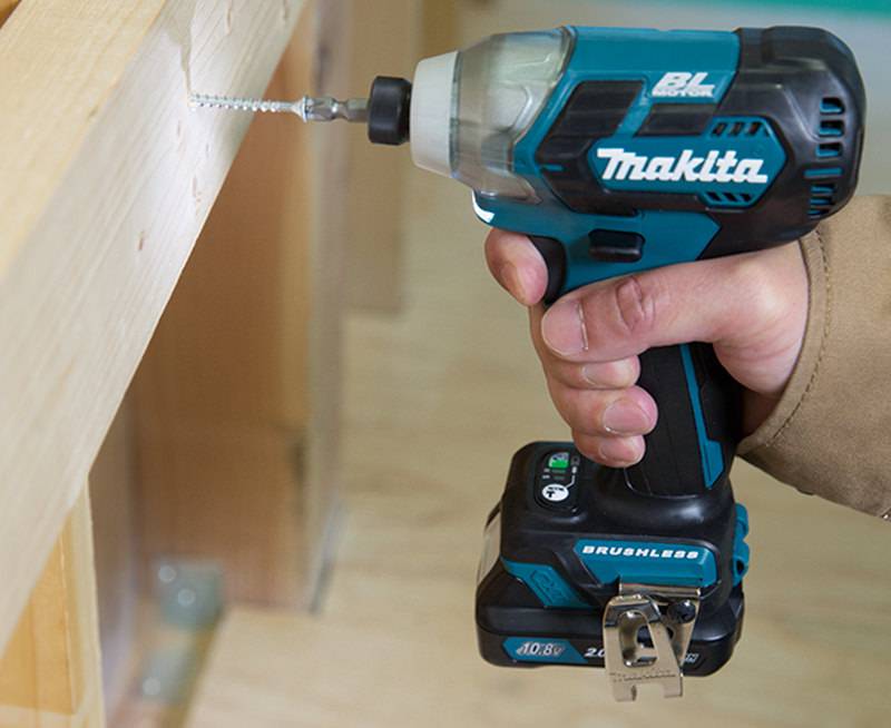 Máy vặn vít dùng pin Makita TD110DSAE