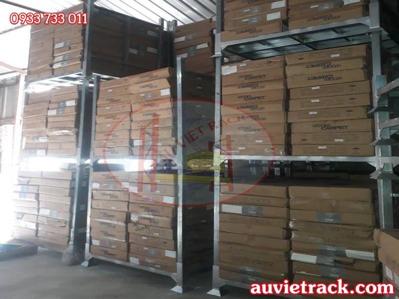 pallet sắt xếp chồng