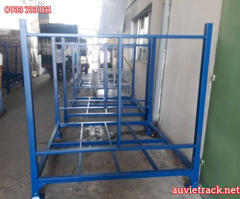 pallet sắt xếp chồng