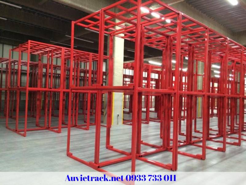 pallet sắt chồng ngược