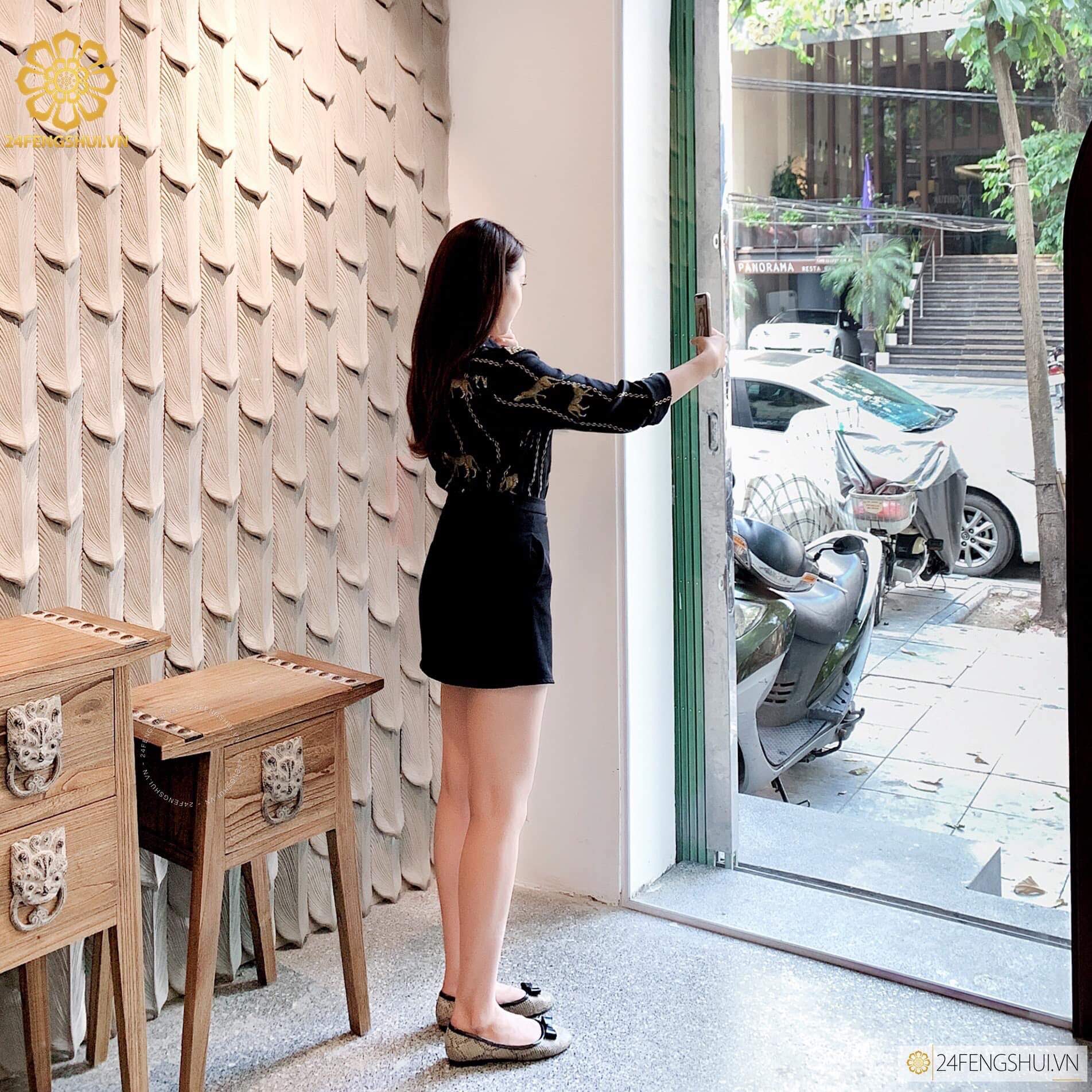 Gạch 3D bê tông nghệ thuật ốp trang trí hình lông vũ mã GO-053 (trắng)