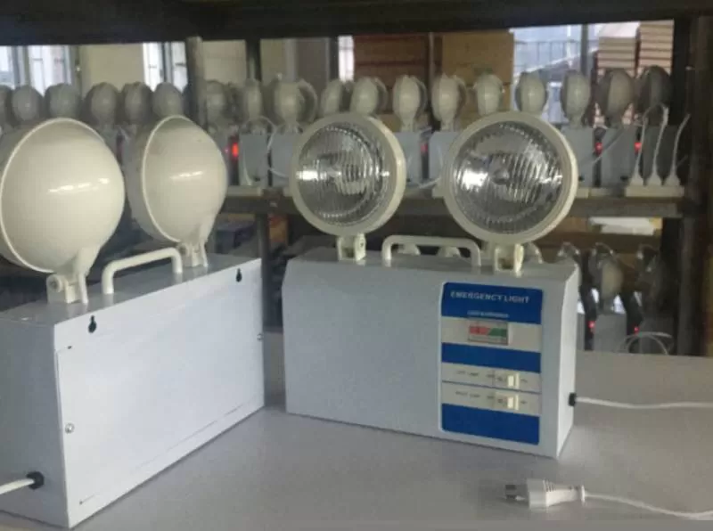 Đèn sạc Led chiếu sáng khẩn cấp The Exit Light - EMC22SW