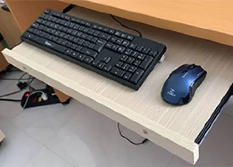 Khay bàn phím treo không lo mỏi tay đánh máy cả ngày