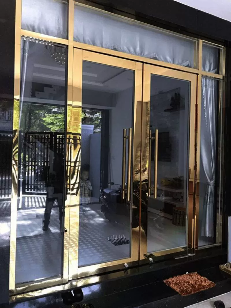 Cửa inox vàng bạc kính 10ly