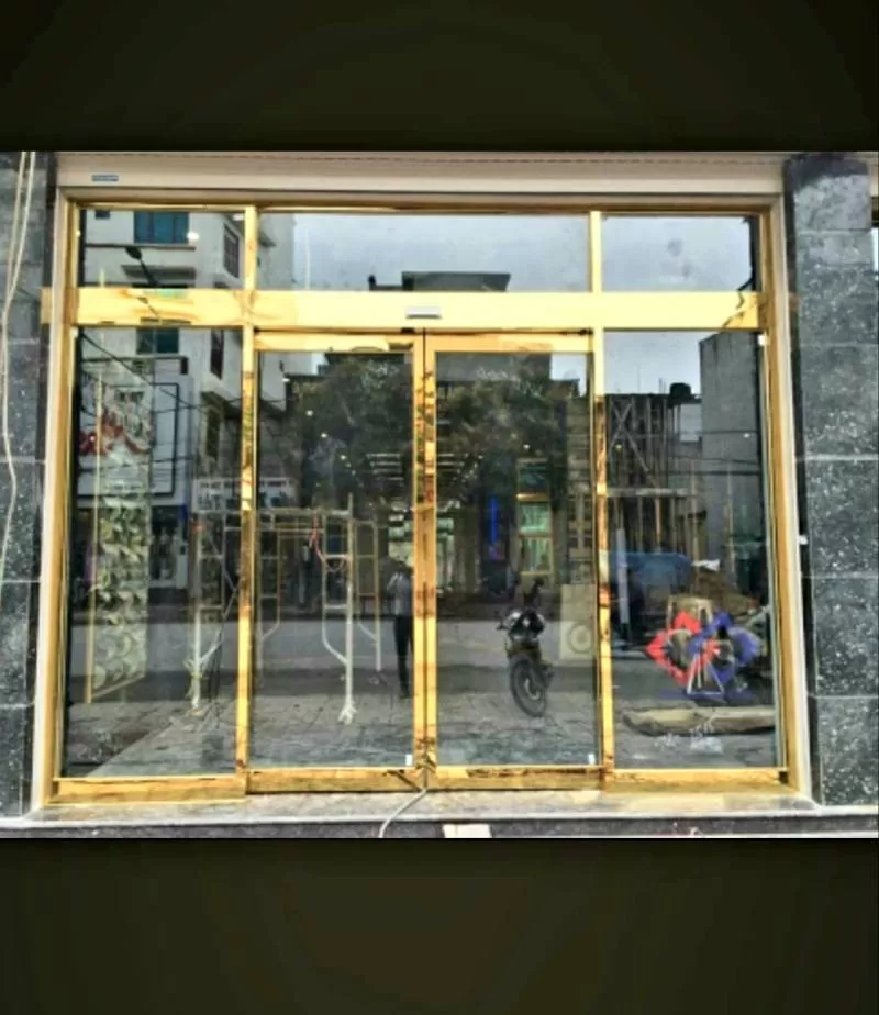 Cửa kính khung inox vàng