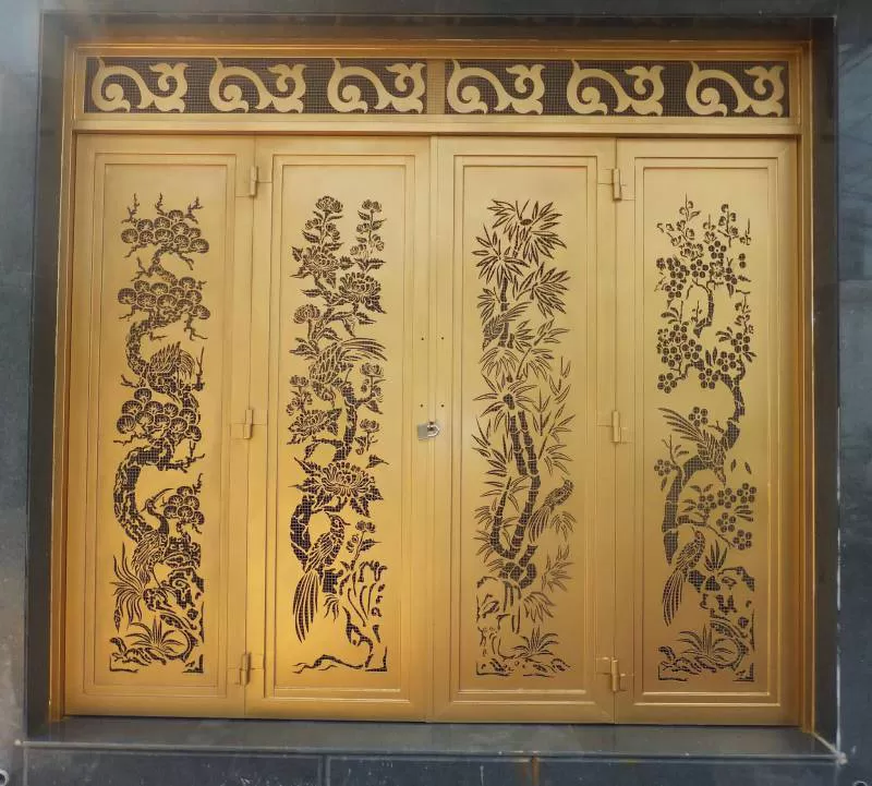 Cửa inox 304 CNC hoa văn xi mạ inox mờ hair line vàng