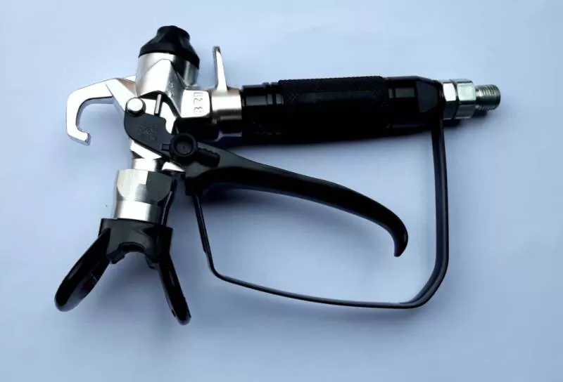 SÚNG PHUN SƠN R820