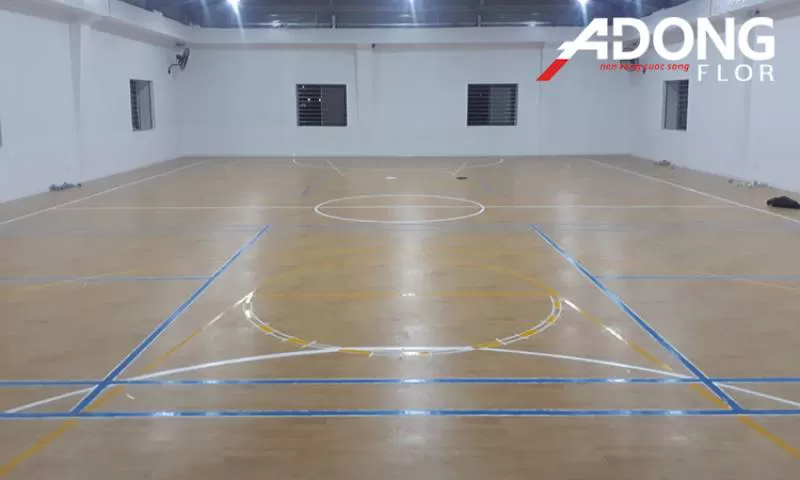 Thi công sân bóng rổ bằng vật liệu vinyl thể thao chuyên nghiệp