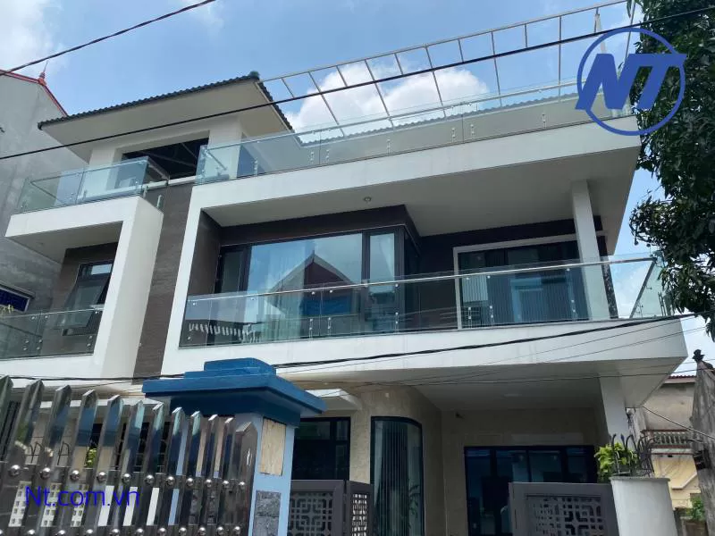 Ban Công Kính Ở Đông Anh