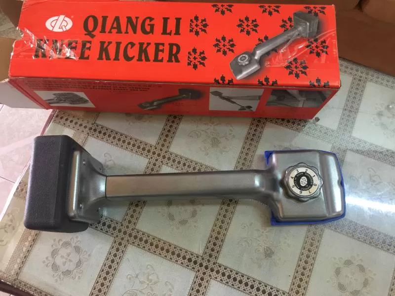 Kích thảm - dụng cụ căng thảm