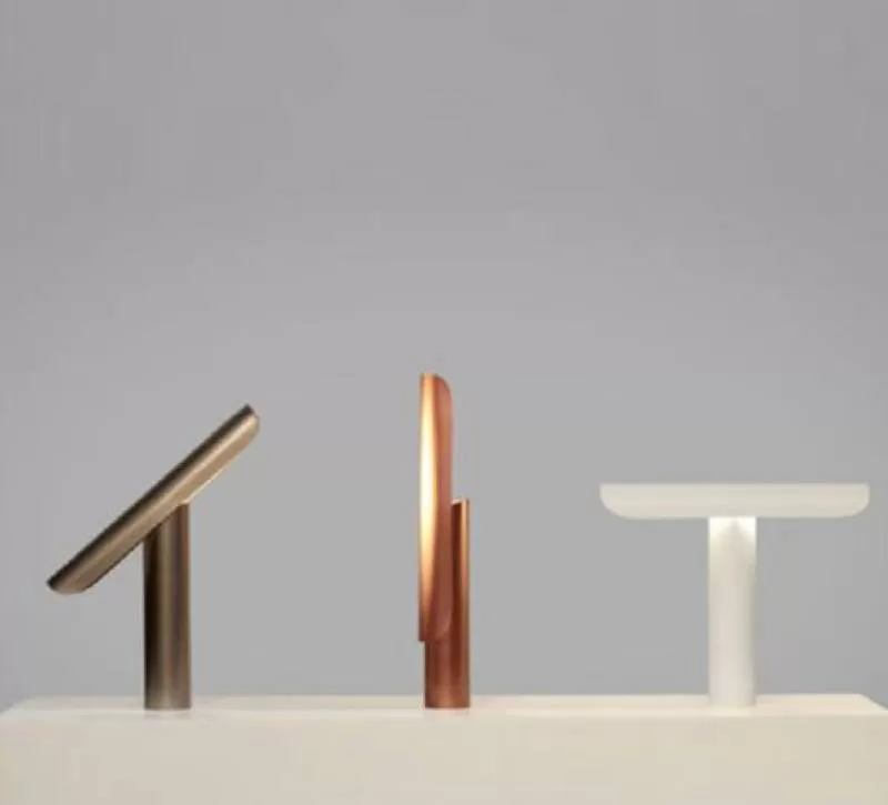 ĐÈN BÀN THÂN SẮT DBAN0143