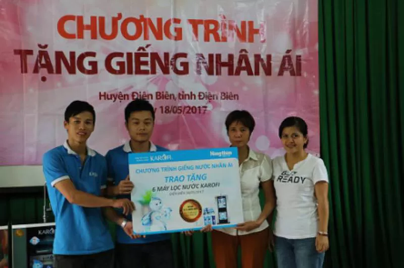 Karofi kết hợp với báo Nông thôn ngày nay Tặng nước tinh khiết