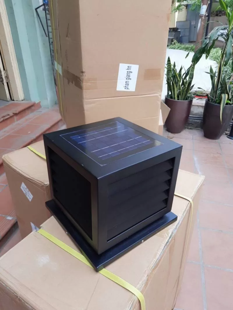 Đèn cột cổng hàng rào lan can sân vườn hiện đại LED Năng Lượng Mặt Trời chiếu sáng trang trí biệt thự công viên villages chống nước ip65 vỏ đen cao cấp D25cm 30cm TL-TC3095