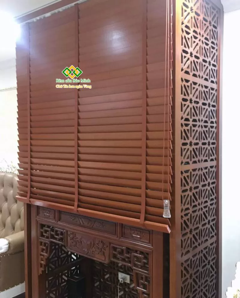 Hút tài lộc với mẫu Rèm gỗ che ban thờ