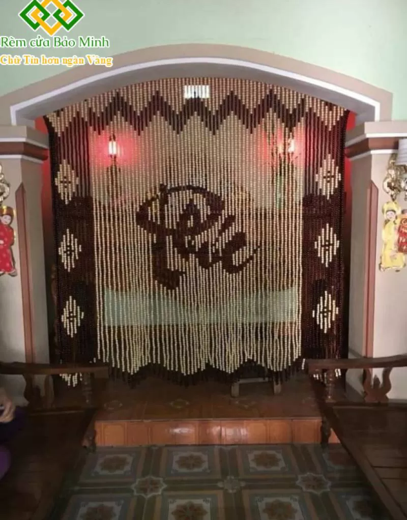 Rèm hạt gỗ che bàn thờ – mẫu chữ Phúc