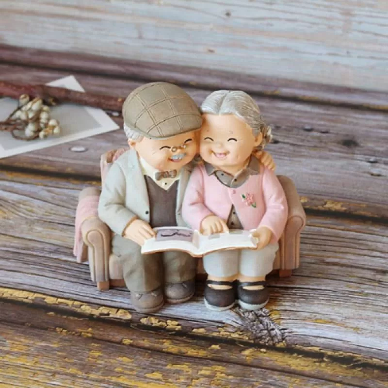 Tượng Ông Bà Hạnh Phúc 