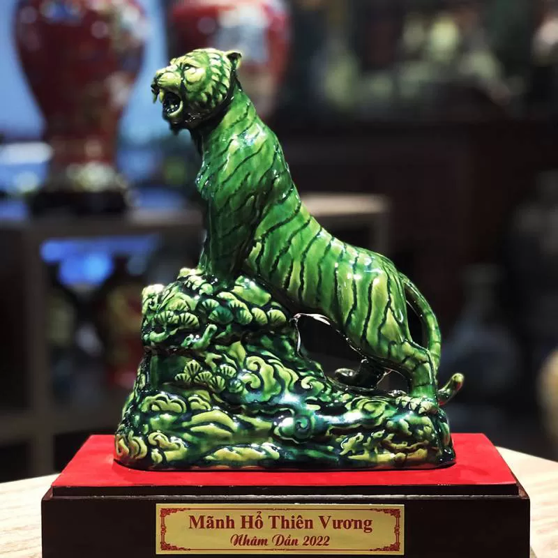 Mãnh Hổ Thiên Vương men sứ Lưu ly Ngọc lục bảo