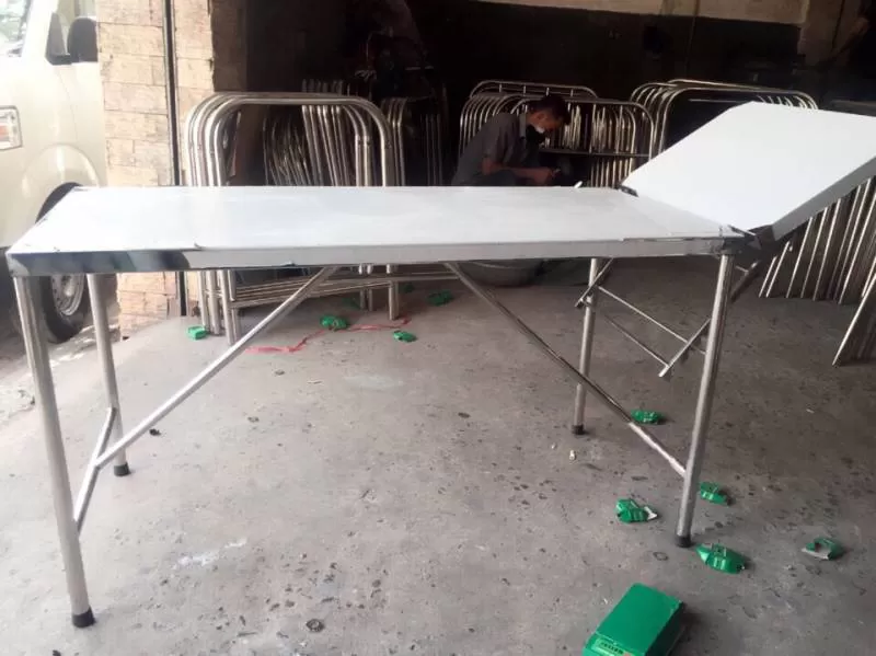 Bàn khám tiểu phẩu inox