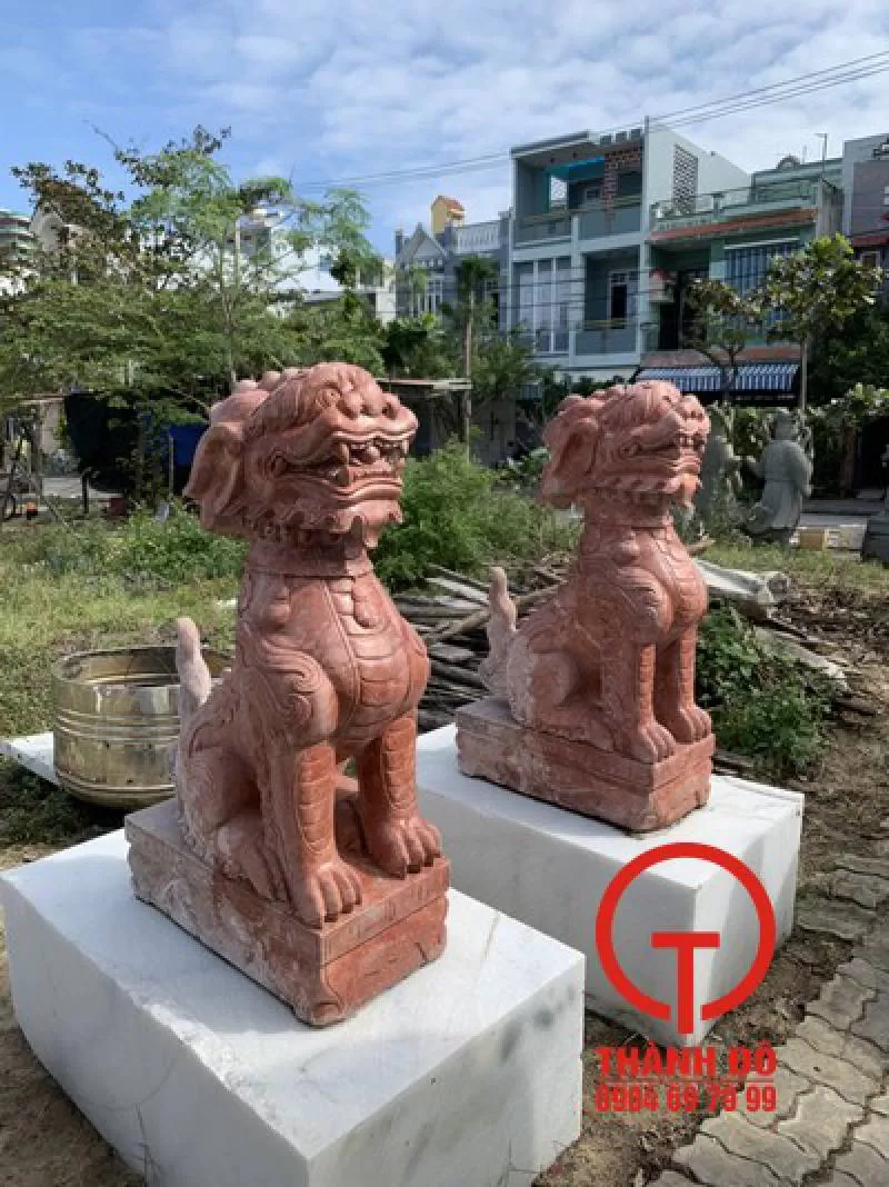 Tượng nghê đá đỏ