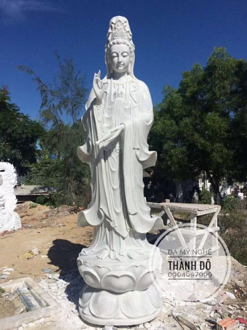 Tượng Quan Thế Âm bằng đá