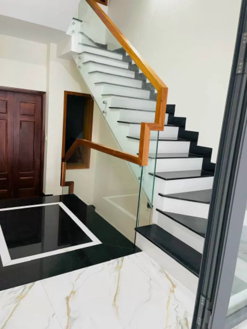 Cầu Thang Đen Trắng - đá hoa cương sài gòn, công ty đầu tư bách thịnh