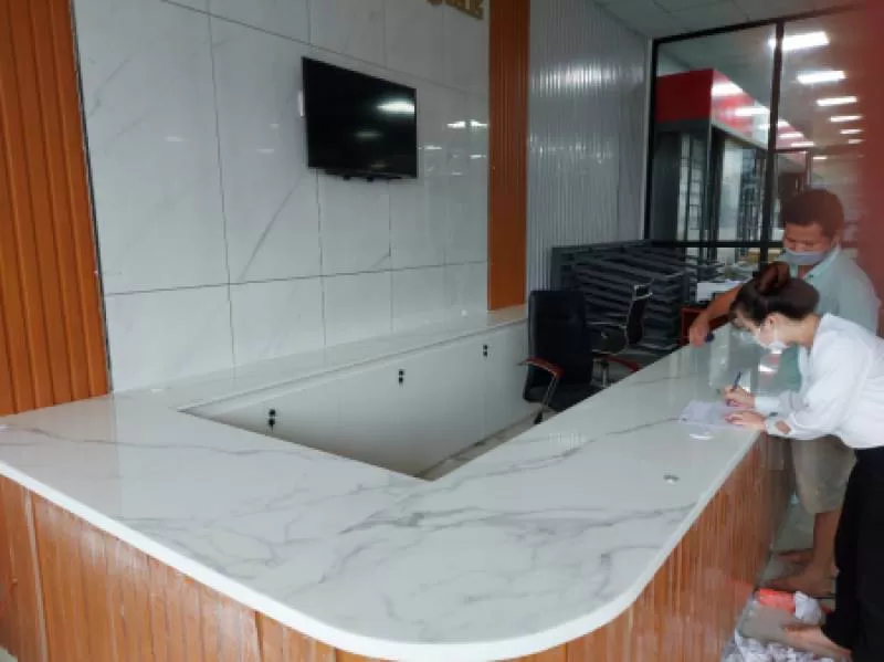 Bàn Giao Quầy Lể Tân Cty Tôn Hoa Sen - đá hoa cương sài gòn, công ty đầu tư bách thịnh