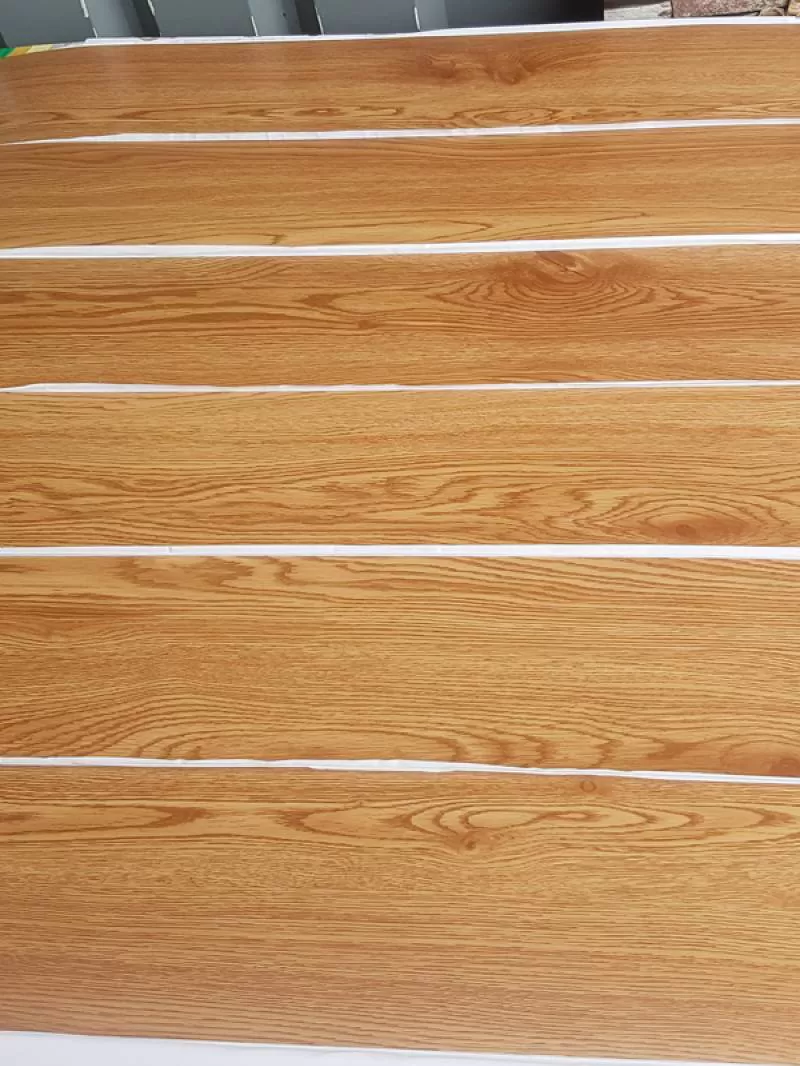 Sàn nhựa có keo sẵn M14