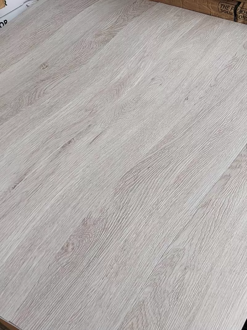 Sàn nhựa vinyl có keo sẵn M18