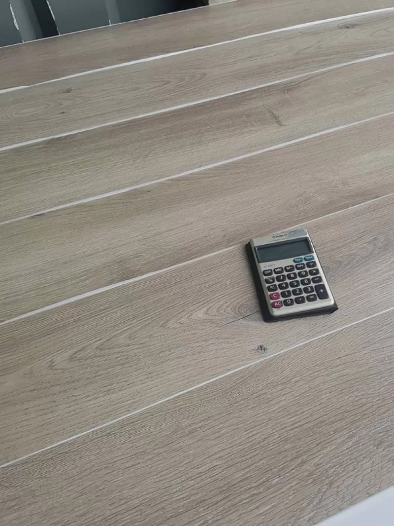 Sàn nhựa có keo sẵn M05