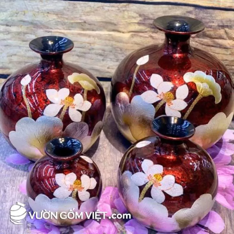 Vò hút lộc đỏ vẽ sen