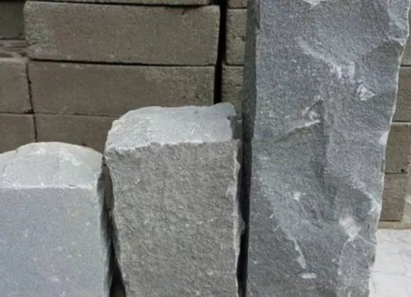 Đá cubic 20x10x10cm bazan chẻ tay 