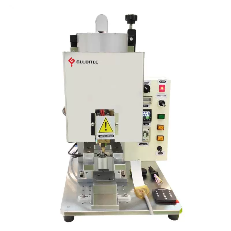 GM D200 – Máy đúc nhựa áp lực thấp để bàn