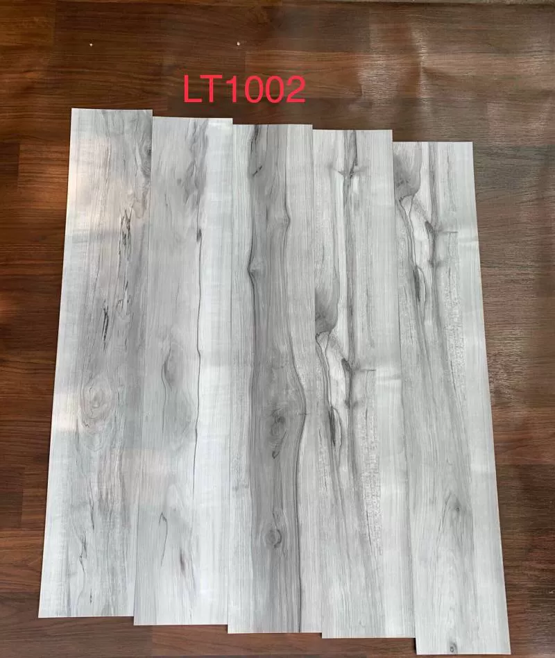 SÀN NHỰA LT1002