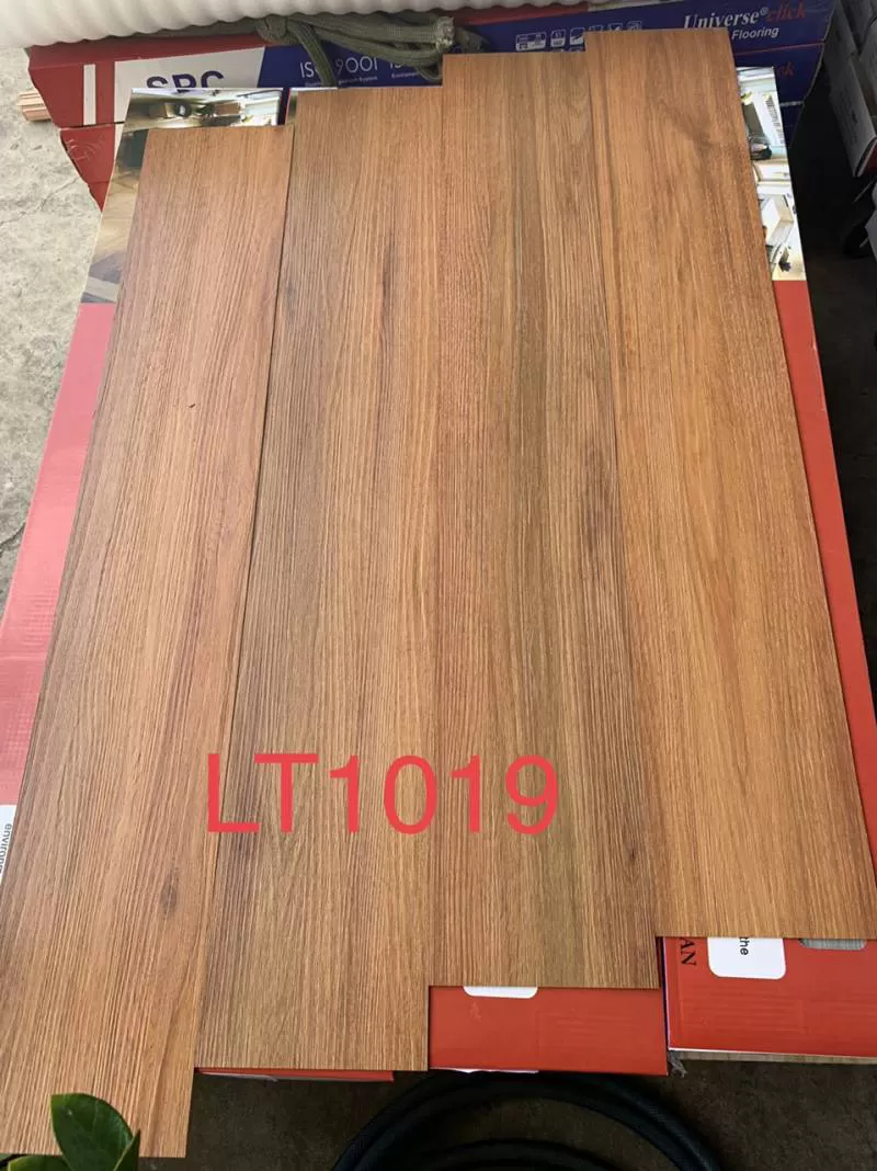 SÀN NHỰA LT1019