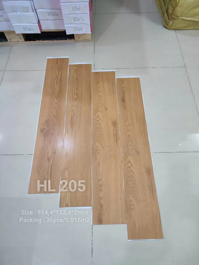 SÀN NHỰA HL205