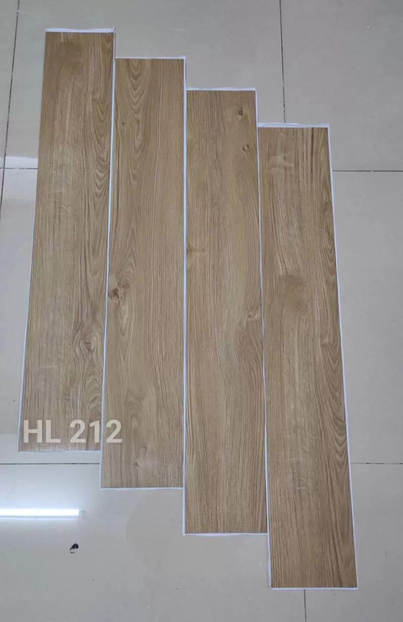 SÀN NHỰA HL212 