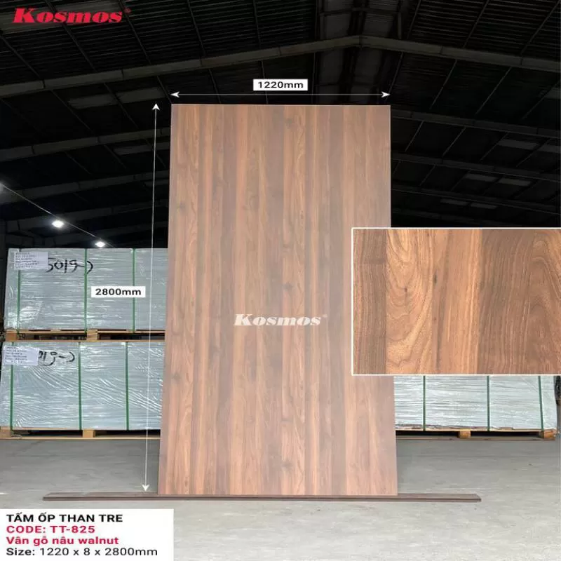 Tấm ốp than tre Kosmos TT-825 có thiết kế vân gỗ walnut
