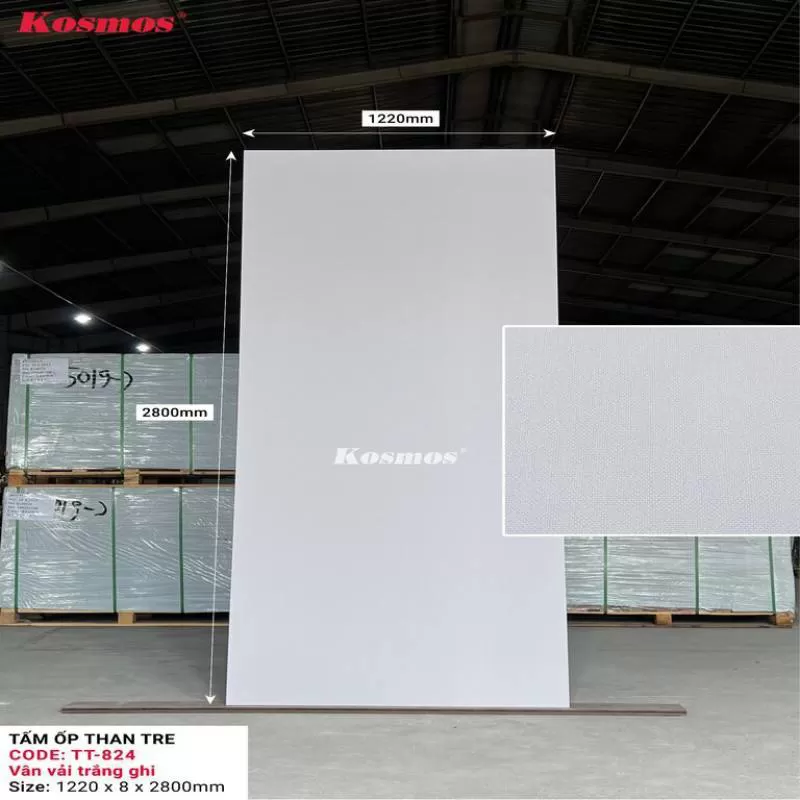 Tấm ốp than tre Kosmos TT-824 có thiết kế vân vãi trắng ghi