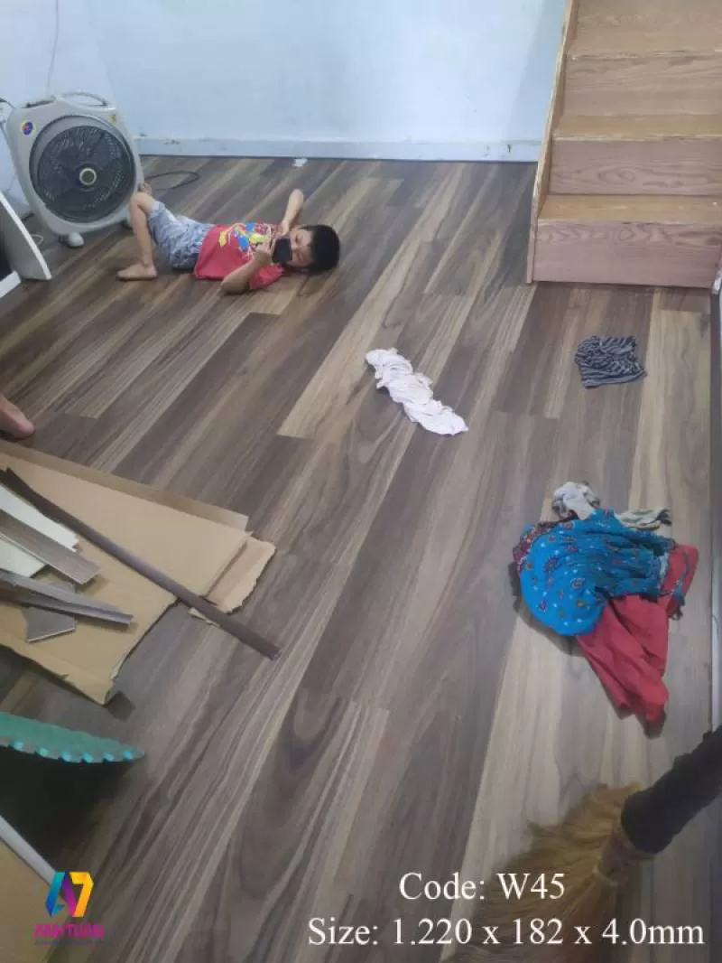 SÀN NHỰA HÈM KHÓA W45