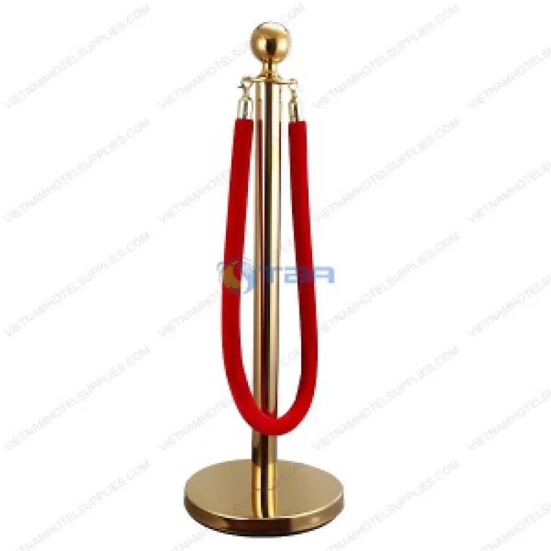 Cột chắn inox dây trùng màu đỏ trong nhà hàng tiệc cưới