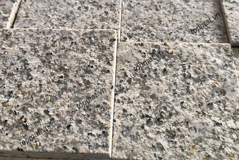 Đá granite vàng nhạt Bình Định băm mặt 30x60x2cm