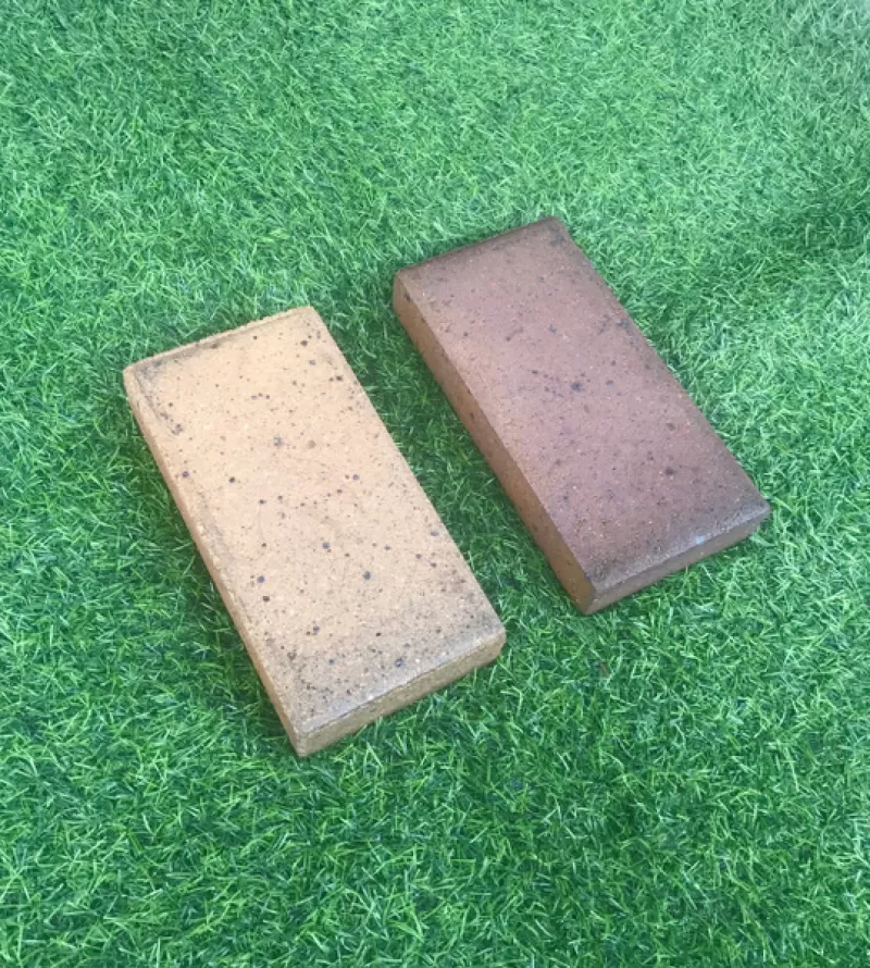 Gạch chữ nhật nâu đen