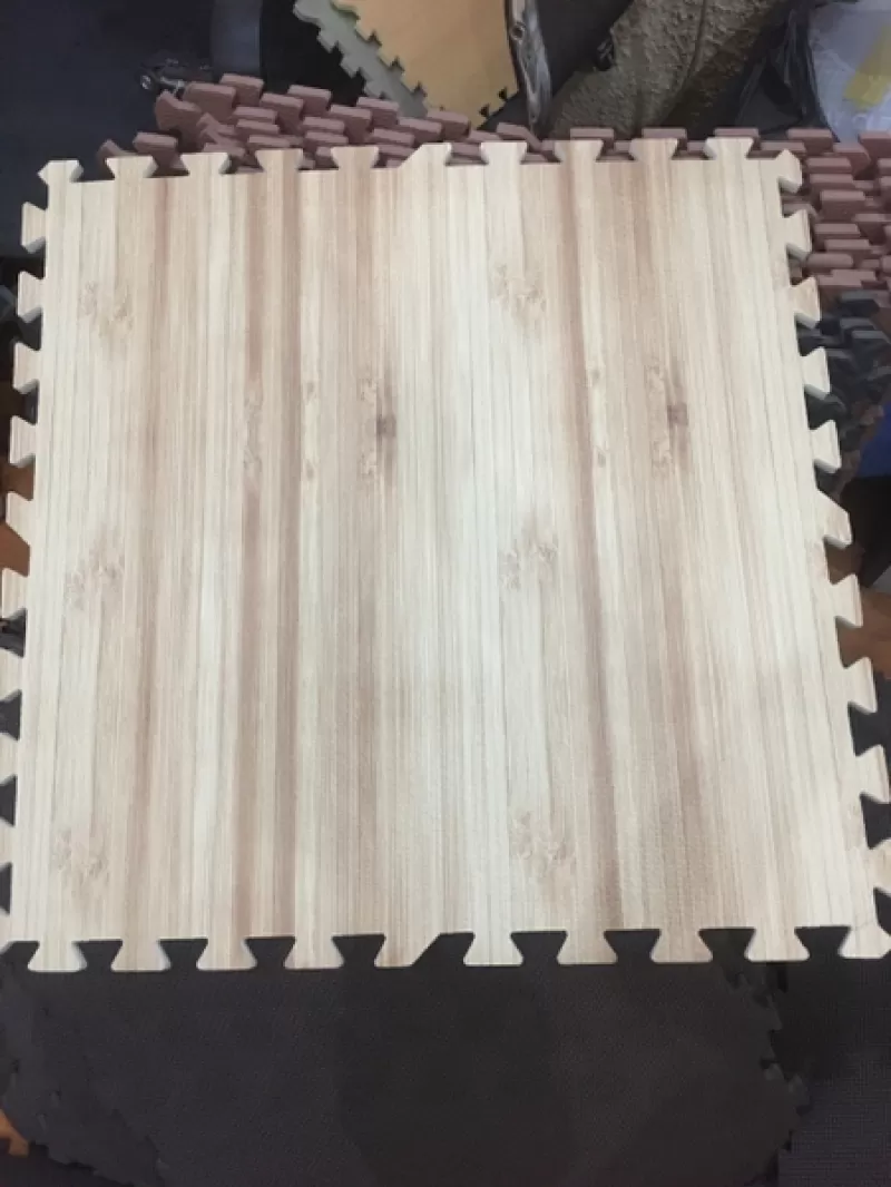 Xốp gỗ vàng viền trắng 