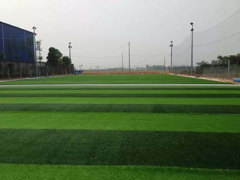 Thi công sân cỏ nhân tạo Trường THCS Văn Khê - Hà Nội