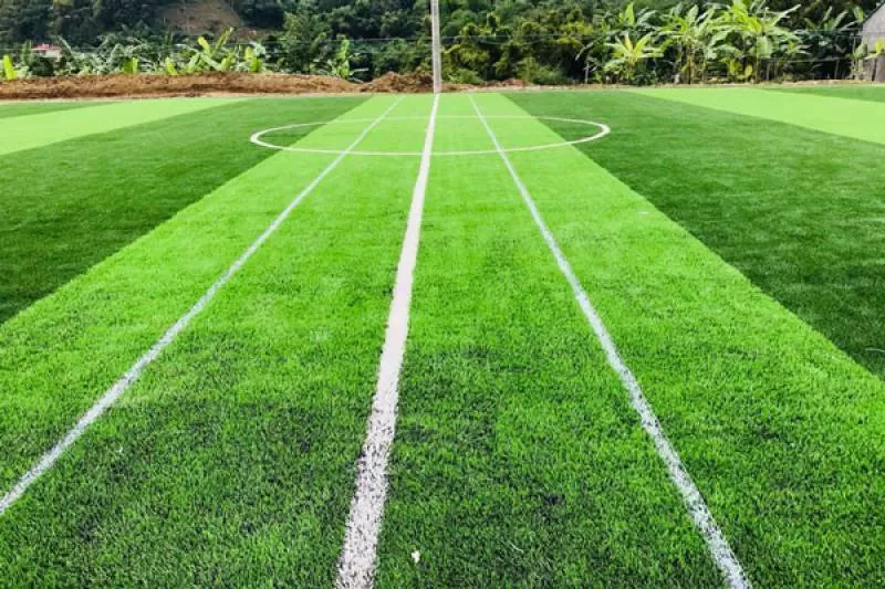 Kéo dài thời gian sử dụng cỏ nhân tạo sân bóng thế nào cho hiệu quả?