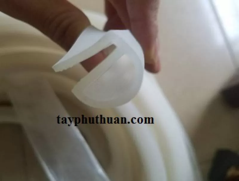 Ron silicone đùn chữ e