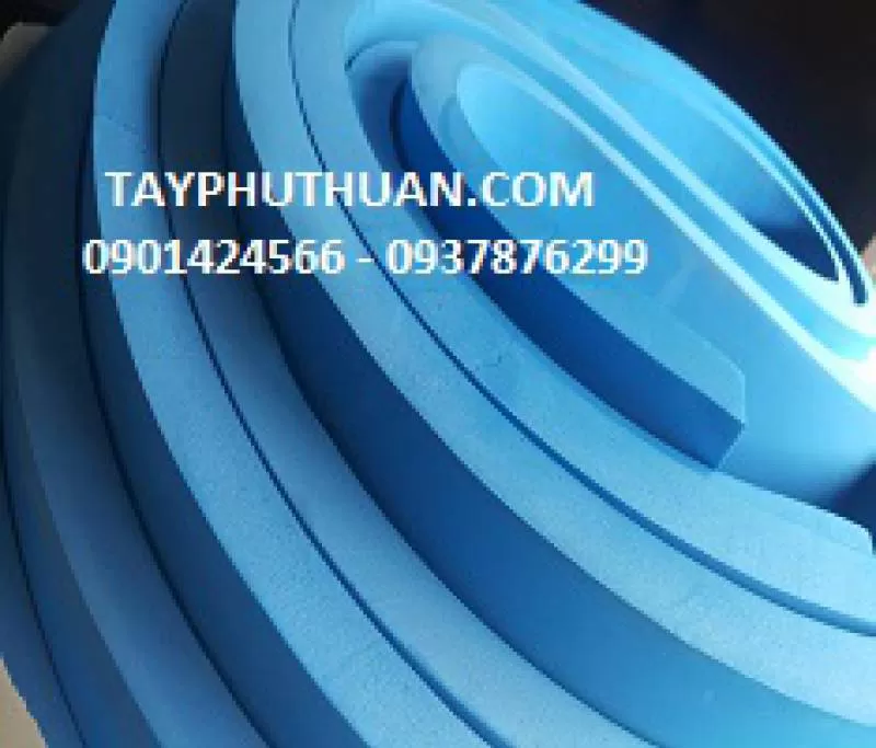 Mut eva xanh dương bọc cột trường mầm non